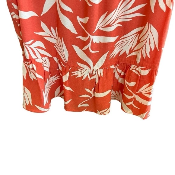 Loft Palm Henley Peplum Shell in Medium - Picture 6 of 8